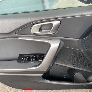 KIA ceed SW 1,5 TGDI Silber 48V DCT