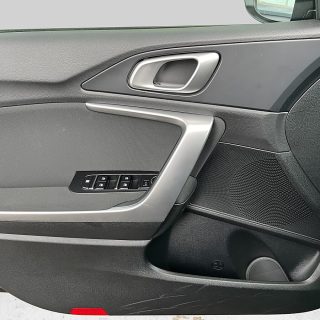 KIA ceed SW 1,5 TGDI Silber 48V DCT