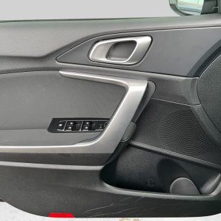 KIA ceed SW 1,5 TGDI Silber 48V DCT