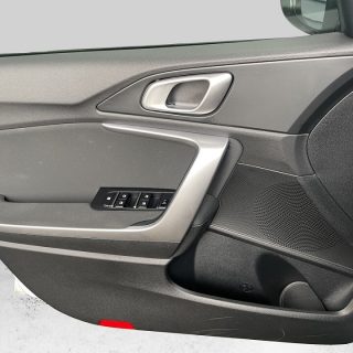 KIA ceed SW 1,5 TGDI Silber 48V DCT